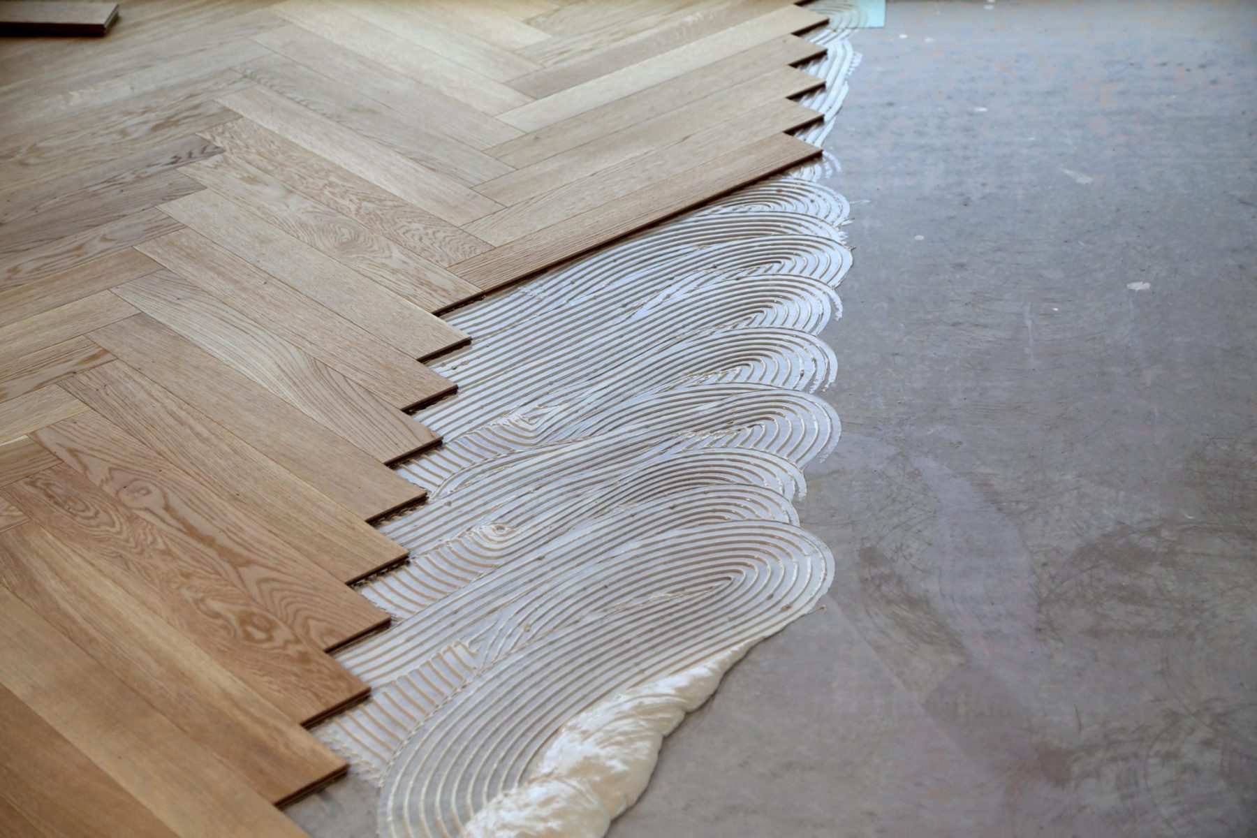 SALES: Colocación de suelo laminado (parquet)