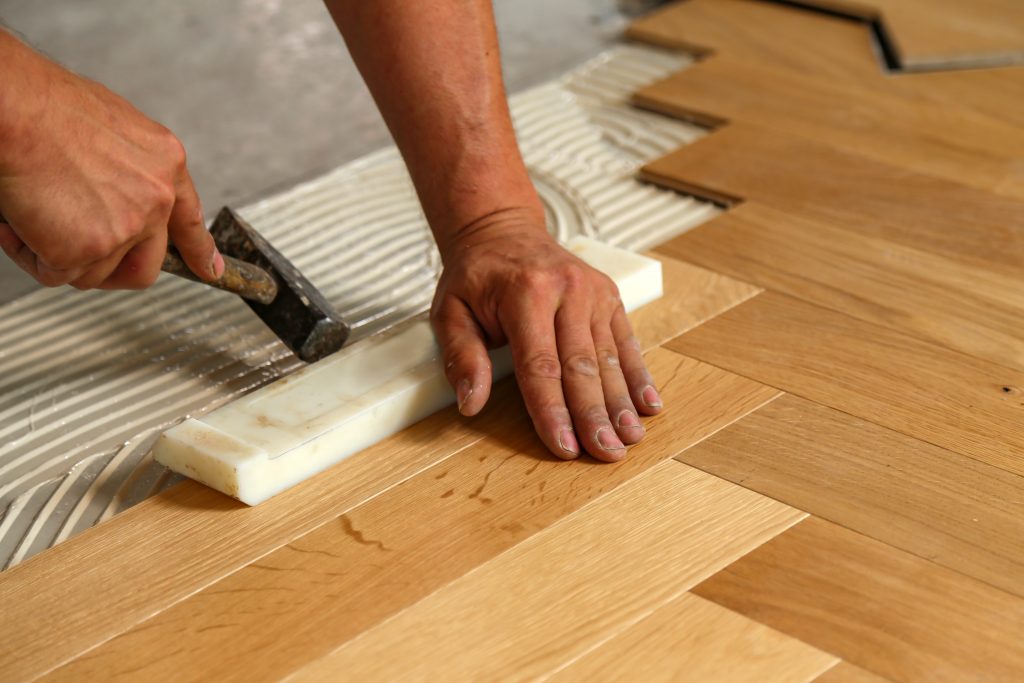 Colocación de suelo laminado (parquet)